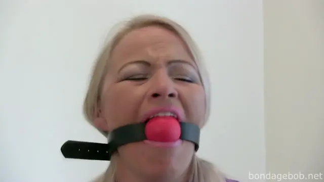 Poster: Gag Close Up